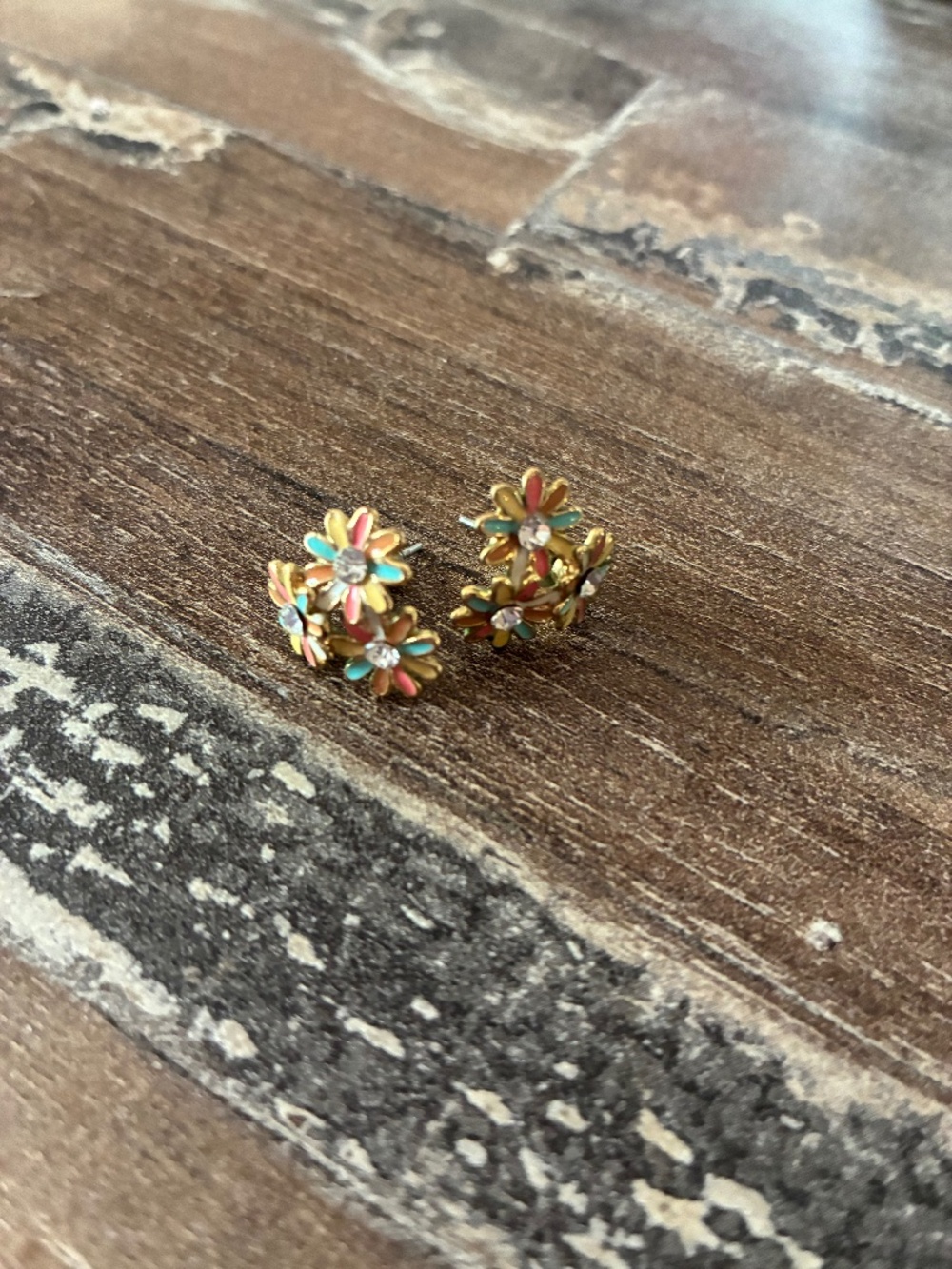 Stud flower earrings